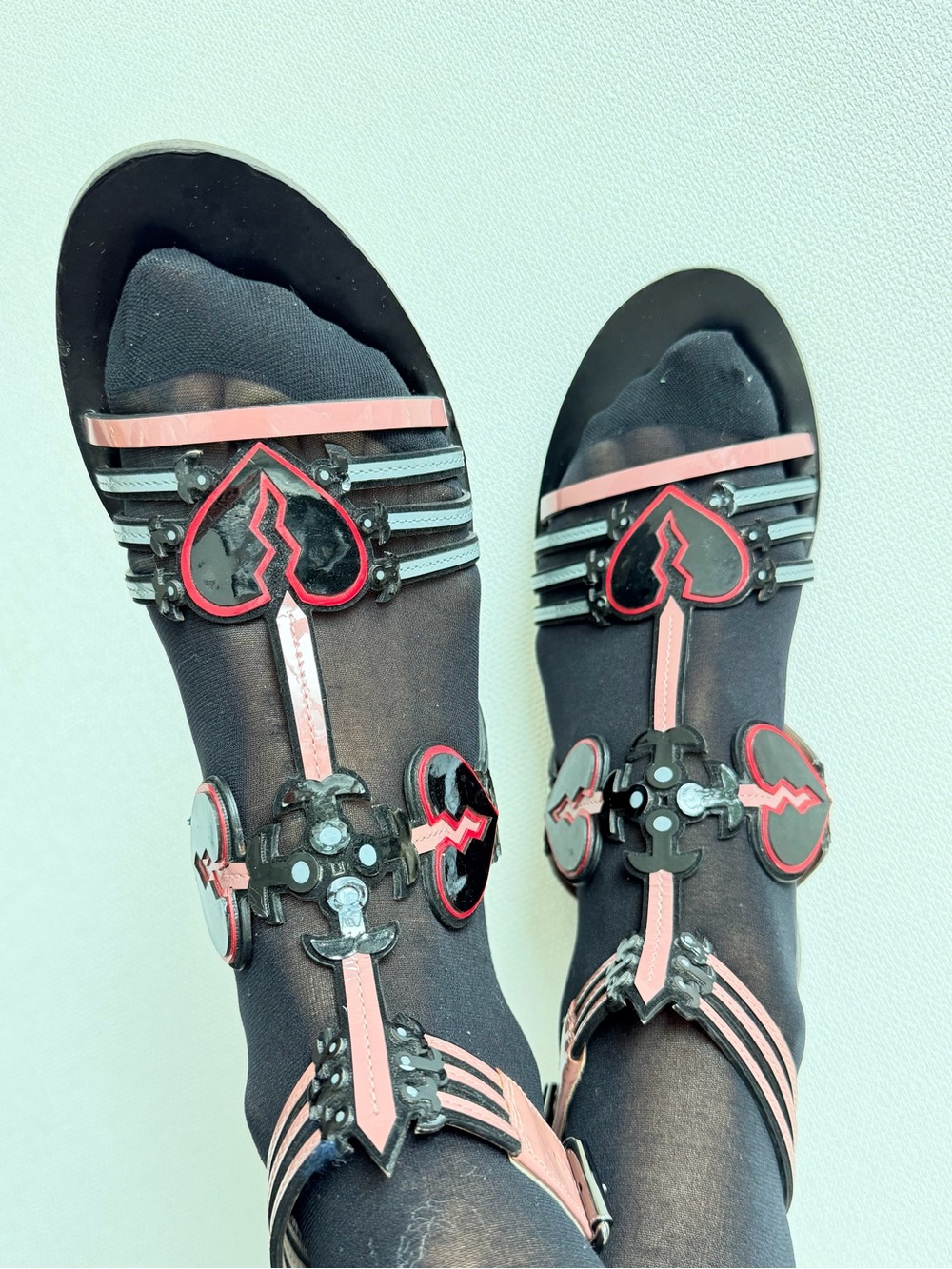 Valentino Garavani Women’s Black and Pink Heart-Strap Sandals Size 40, US 9,5 - Picture 16 of 17